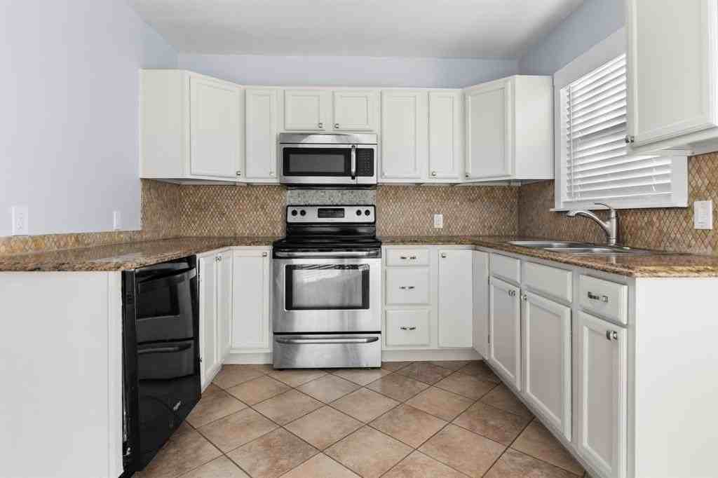 3800 Desert Ridge Dr - Photo 3 of 24