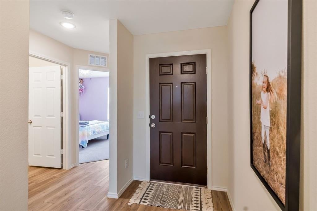 1228 Viscount St - Photo 4 of 28