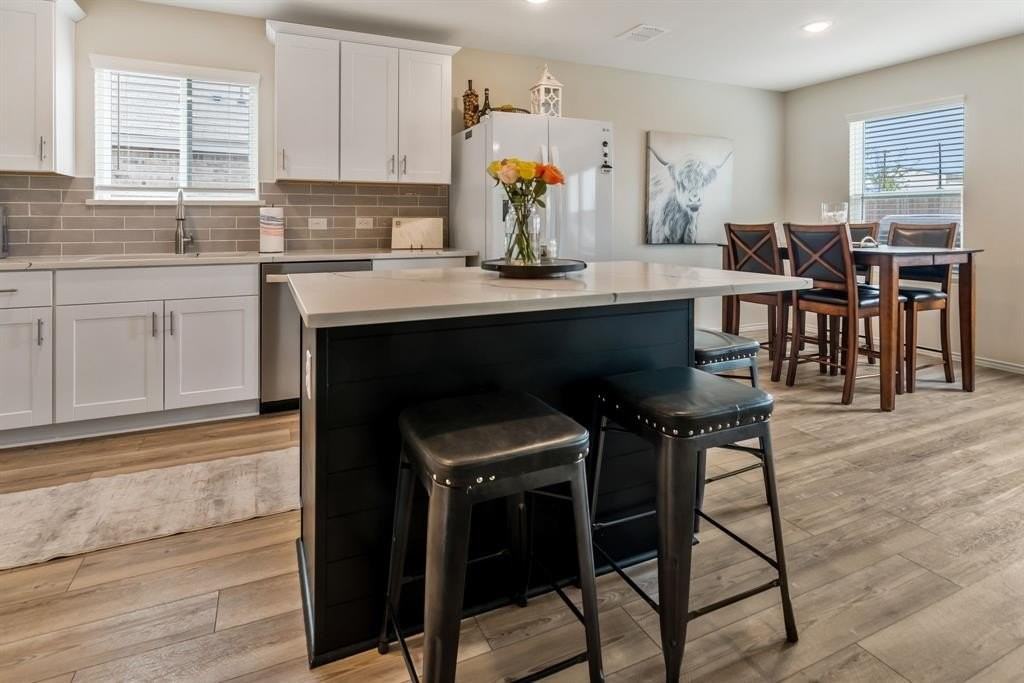 1228 Viscount St - Photo 6 of 28