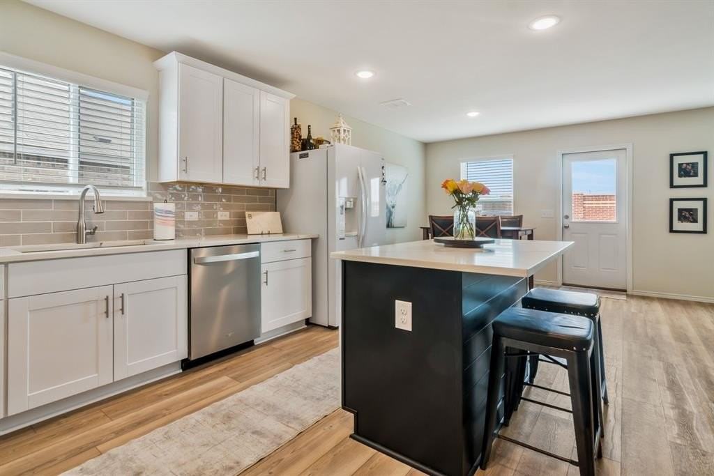 1228 Viscount St - Photo 7 of 28