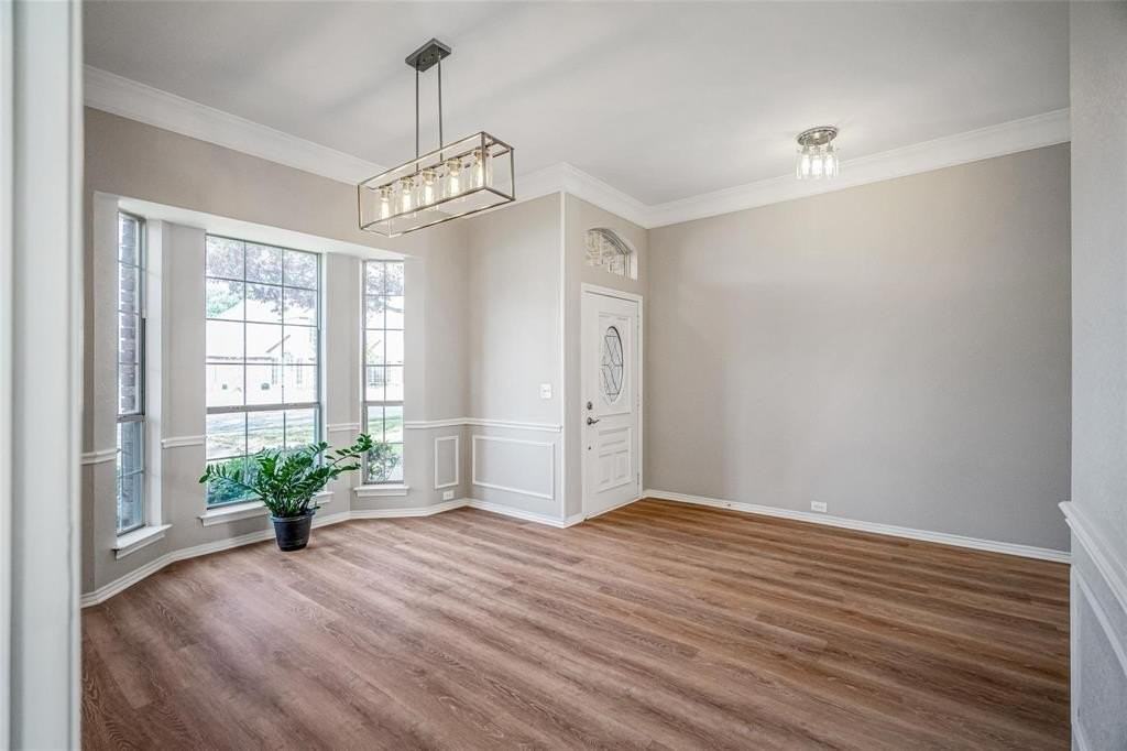 1006 Merribrook Ln - Photo 7 of 29