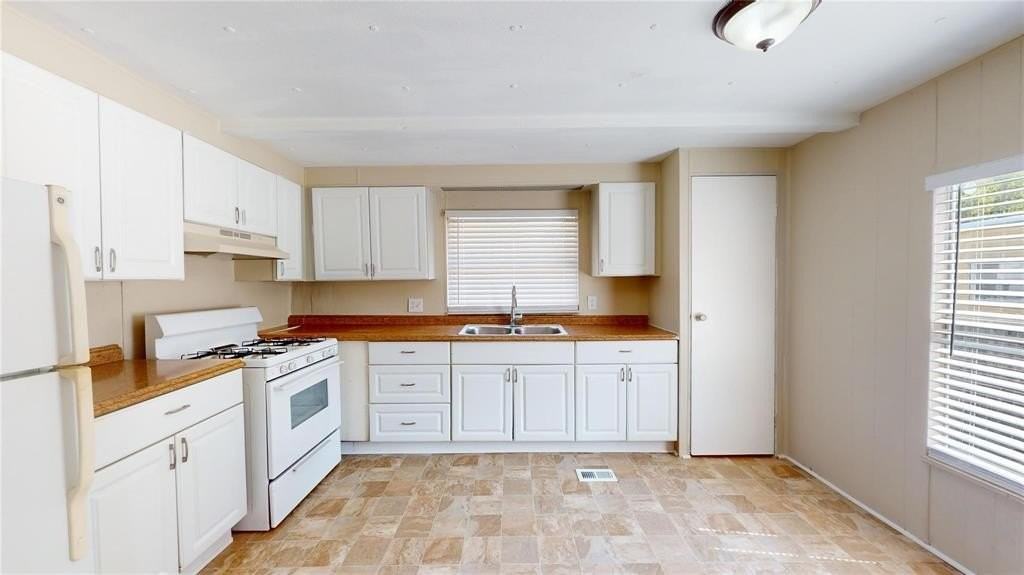 8472 Preston North Dr - Photo 7 of 17