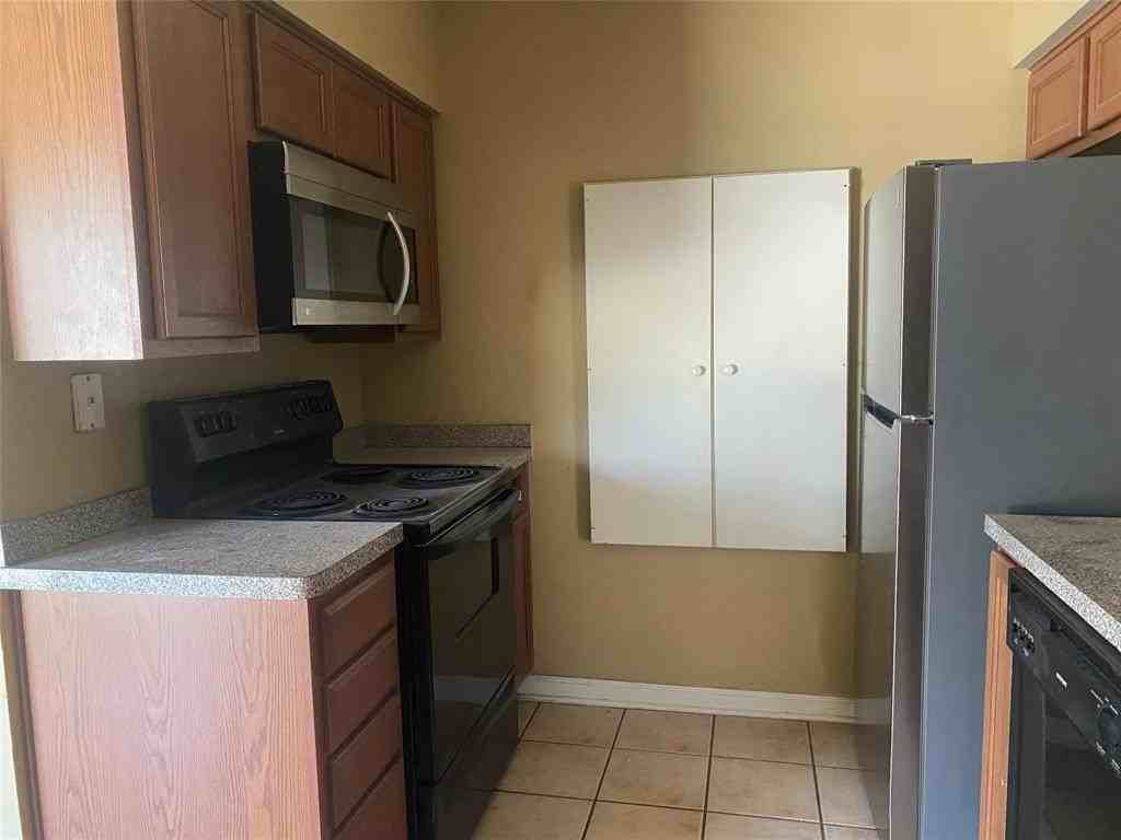 1710 N Travis St - Photo 5 of 17