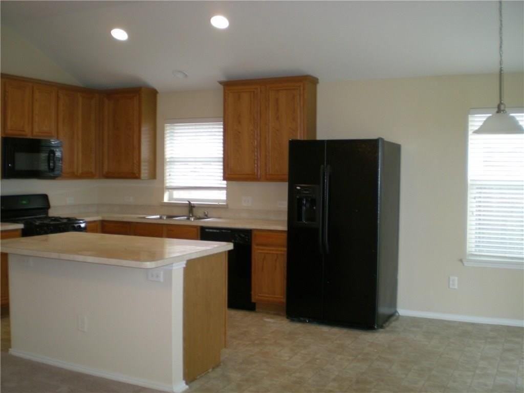 112 Birdbrook Dr - Photo 2 of 9