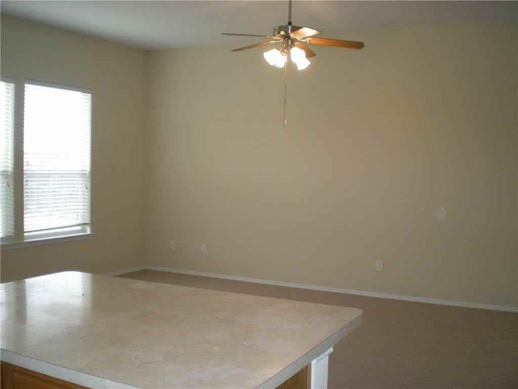 112 Birdbrook Dr - Photo 4 of 9