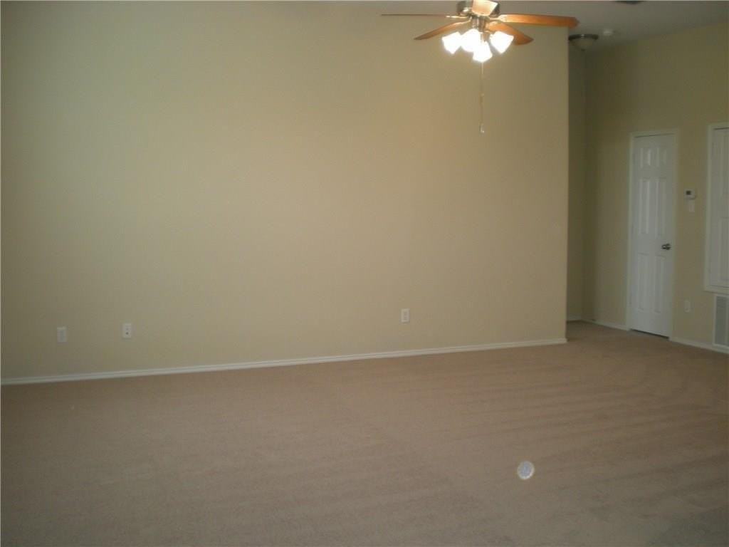 112 Birdbrook Dr - Photo 5 of 9