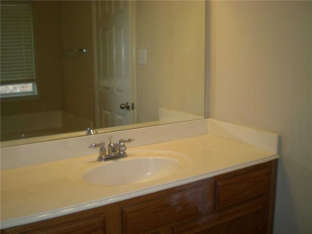 112 Birdbrook Dr - Photo 7 of 9