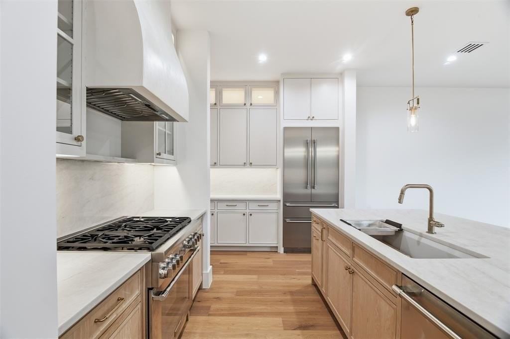 4929 Newmore Ave - Photo 6 of 18