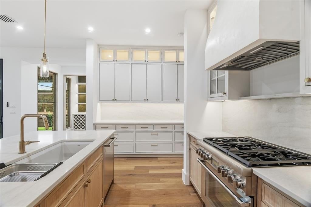 4929 Newmore Ave - Photo 7 of 18