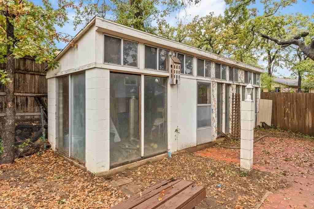 407 Twin Oaks Ct - Photo 3 of 12