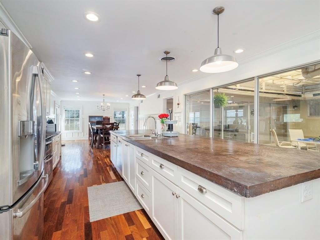 1909 8th St - Photo 6 of 19