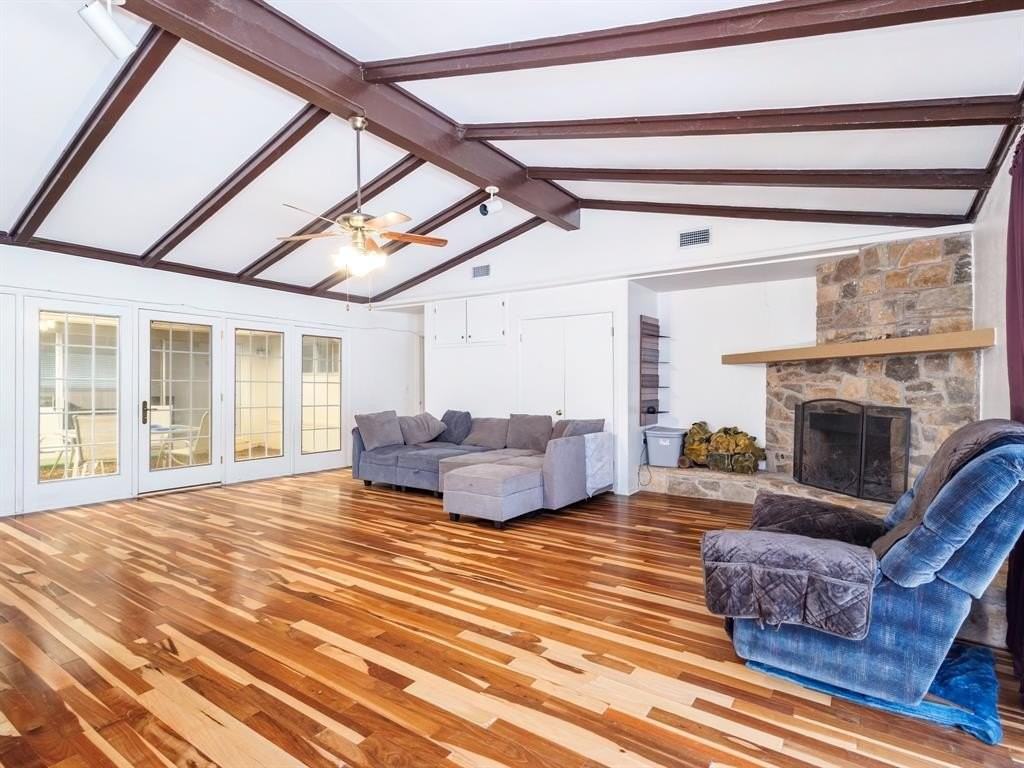 1909 8th St - Photo 7 of 19