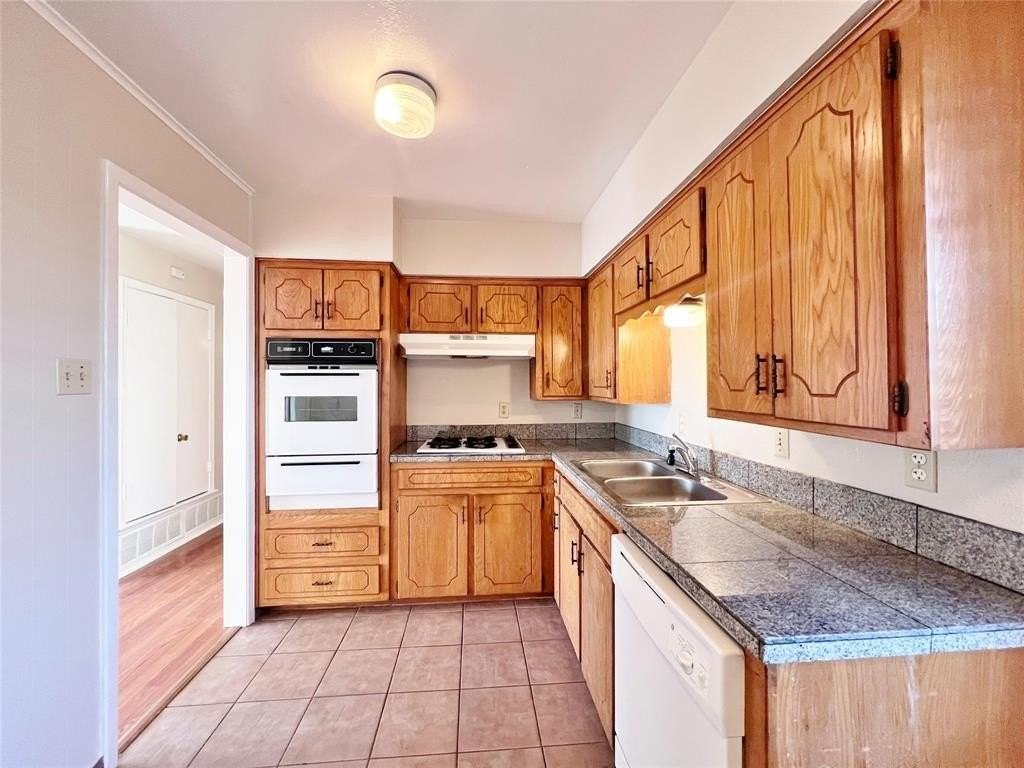 110 Campbell St - Photo 5 of 13