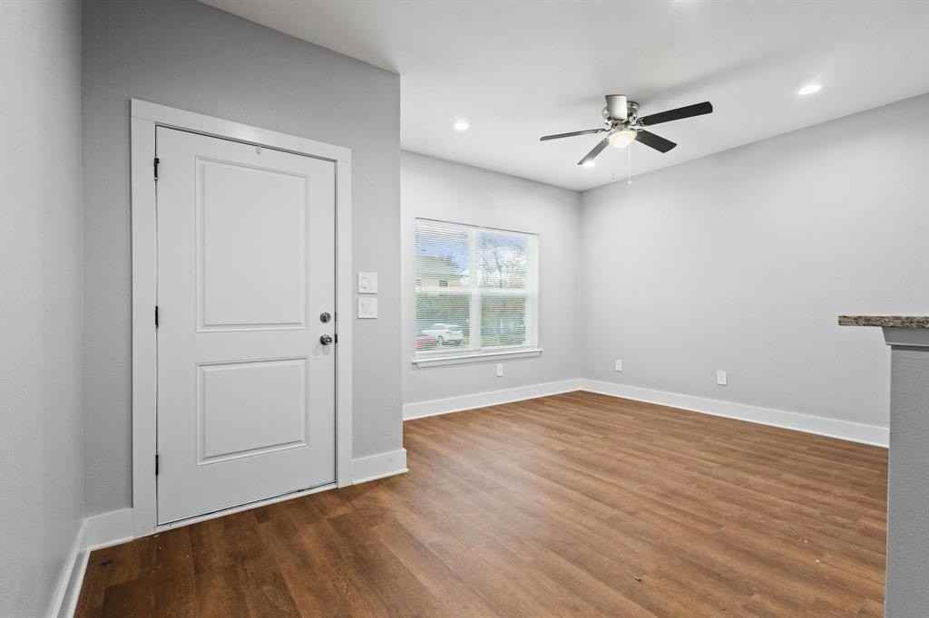 724 W Gandy St - Photo 5 of 31