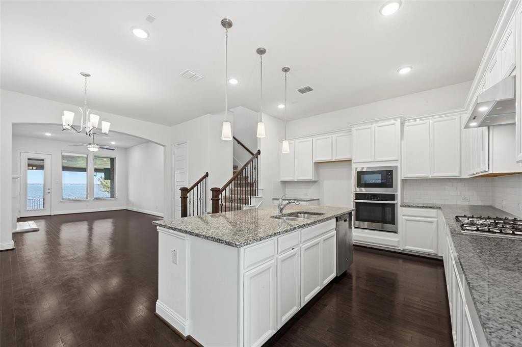 18136 Lakefront Ct - Photo 3 of 21