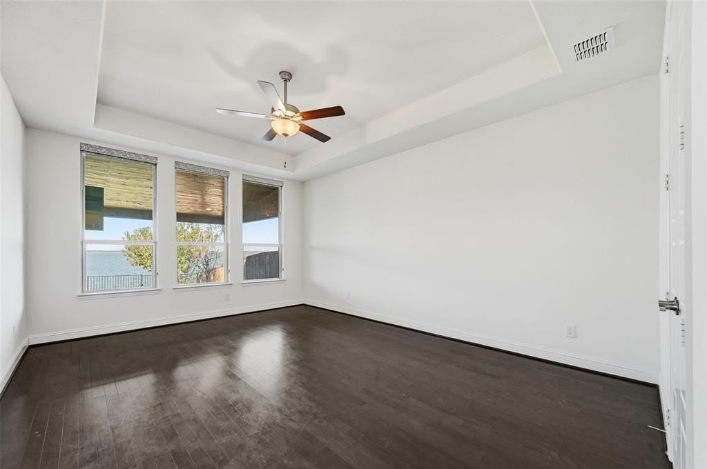 18136 Lakefront Ct - Photo 5 of 21