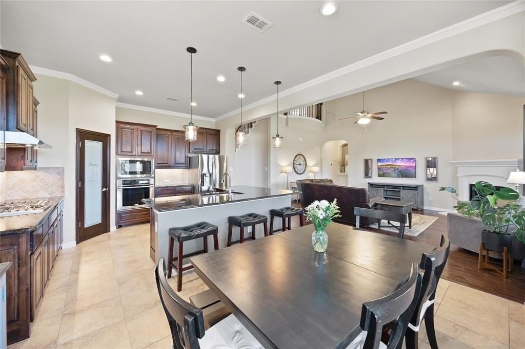 216 Equestrian Rd - Photo 7 of 26