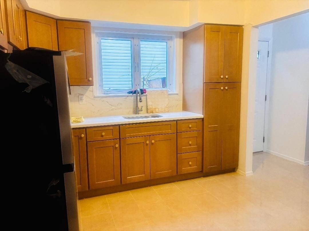 134 Woodbine Ave #2 - Photo 3 of 9