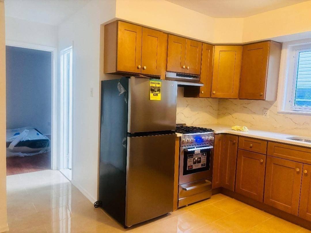 134 Woodbine Ave #2 - Photo 4 of 9