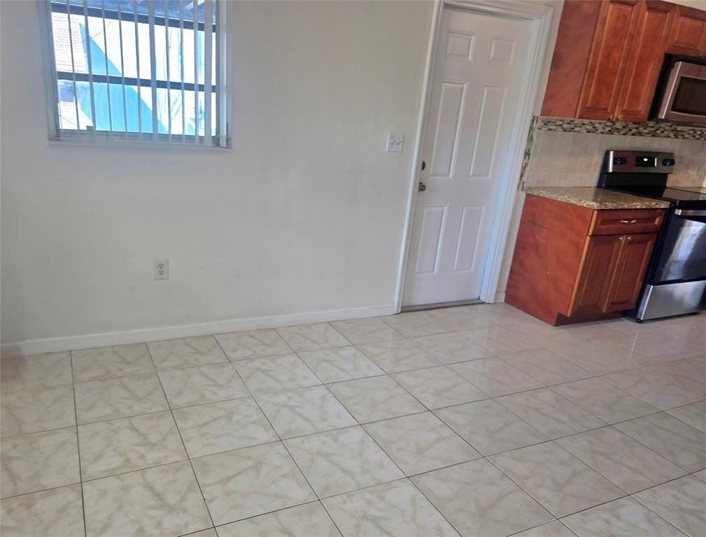 2217 Grant St - Photo 5 of 18