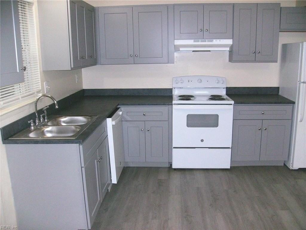 5648 Caxton Court - Photo 4 of 13