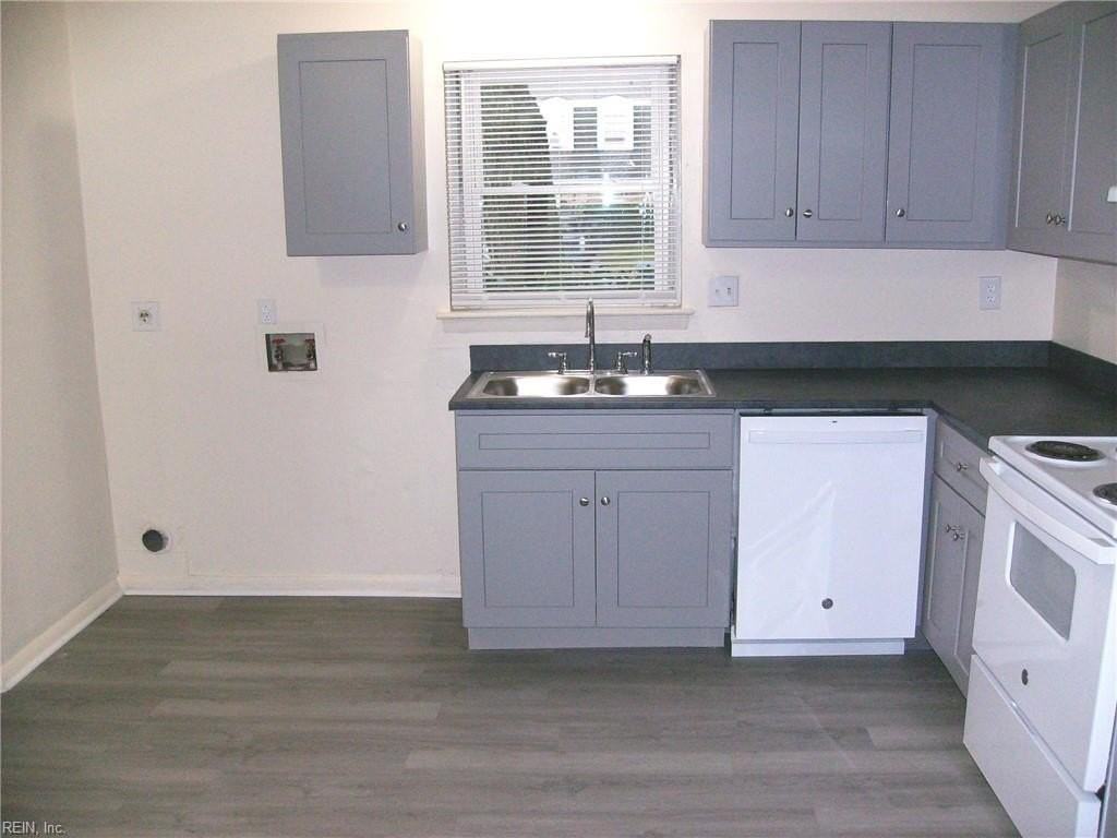 5648 Caxton Court - Photo 5 of 13