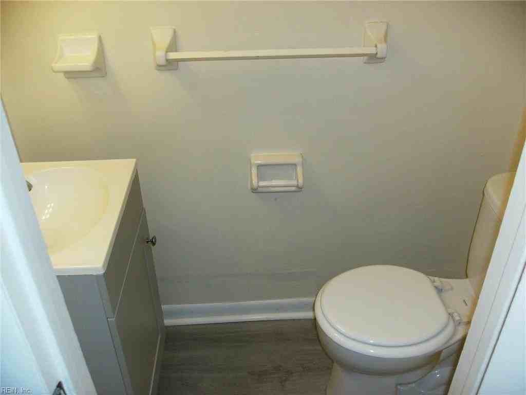 5648 Caxton Court - Photo 7 of 13