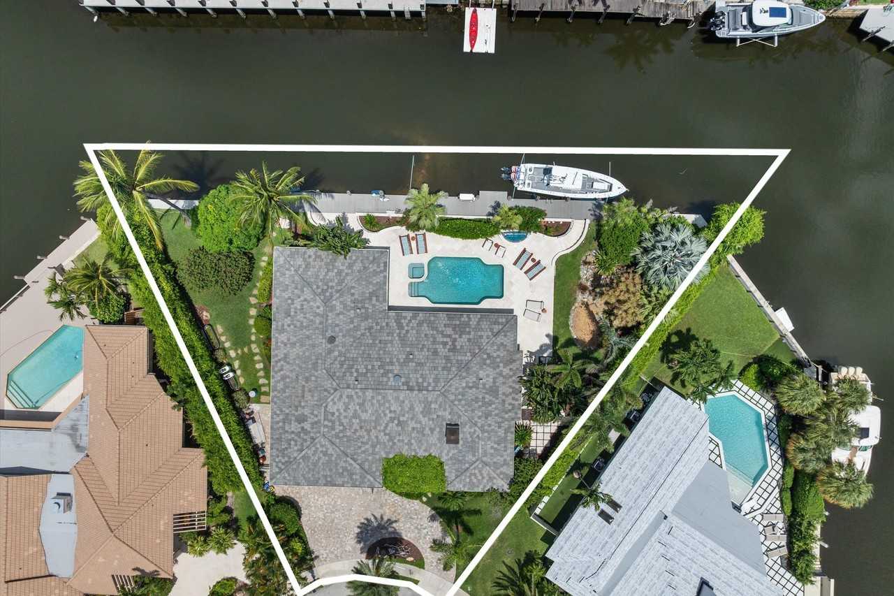 830 Ne Boca Bay Colony Dr - Photo 4 of 50