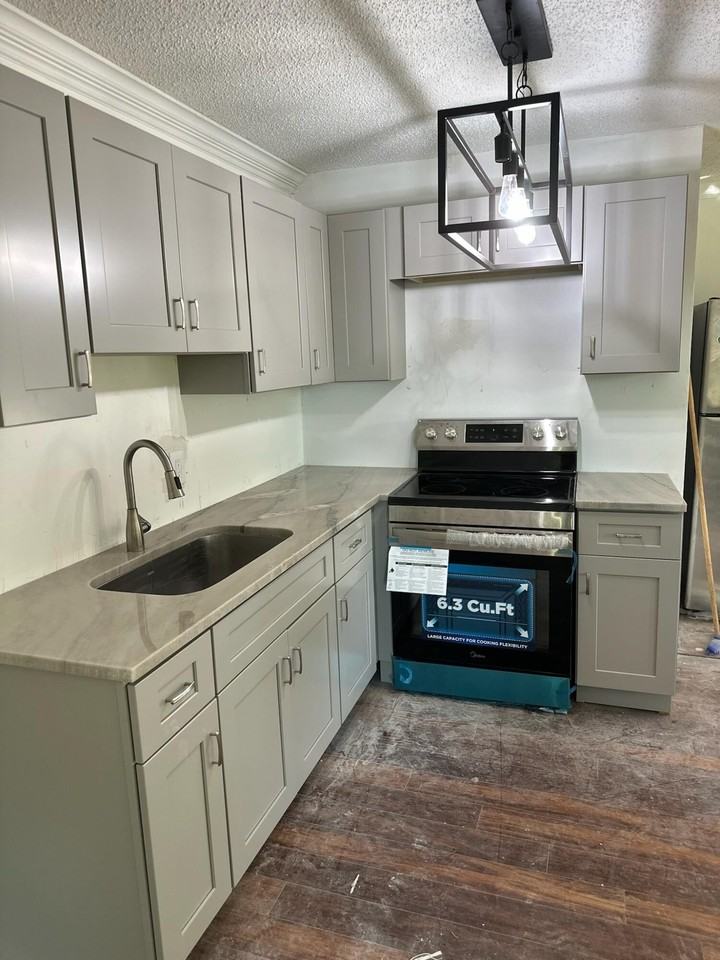 13743 Persimmon Blvd - Photo 5 of 8