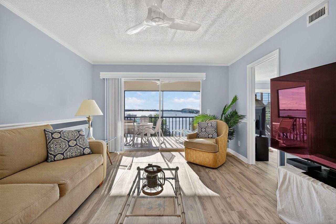 390 Ne Edgewater Dr #403 - Photo 6 of 28