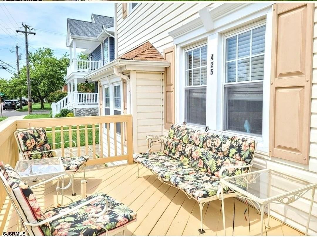 425 N Kenyon Ave - Photo 3 of 18