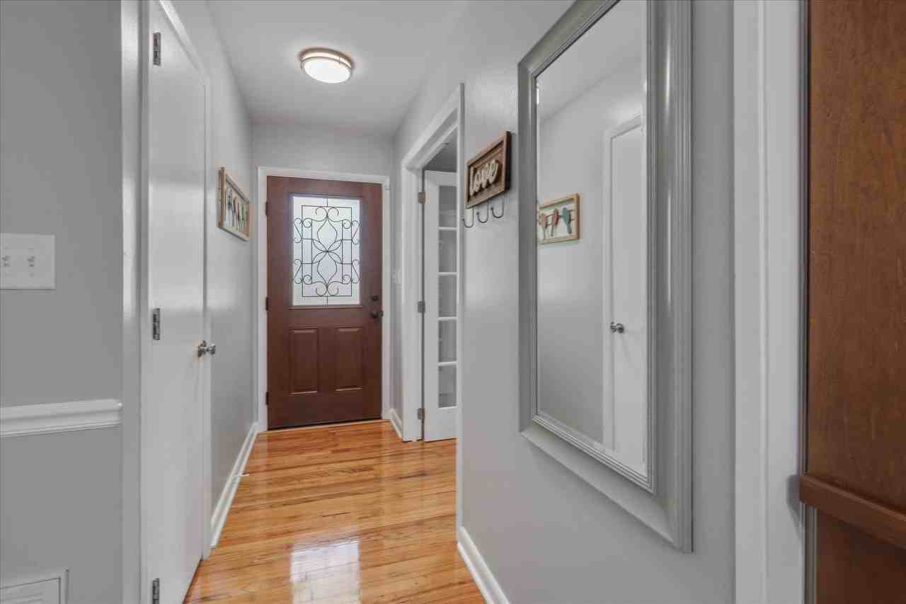 1917 Sharon Rd - Photo 6 of 47