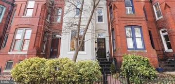 featured image of 726 3rd St Ne