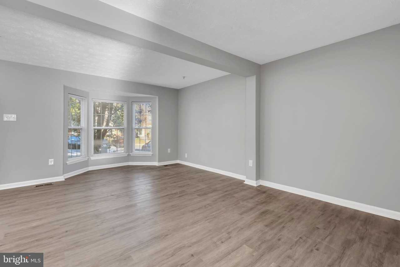 7 Bluestem Ct - Photo 6 of 40