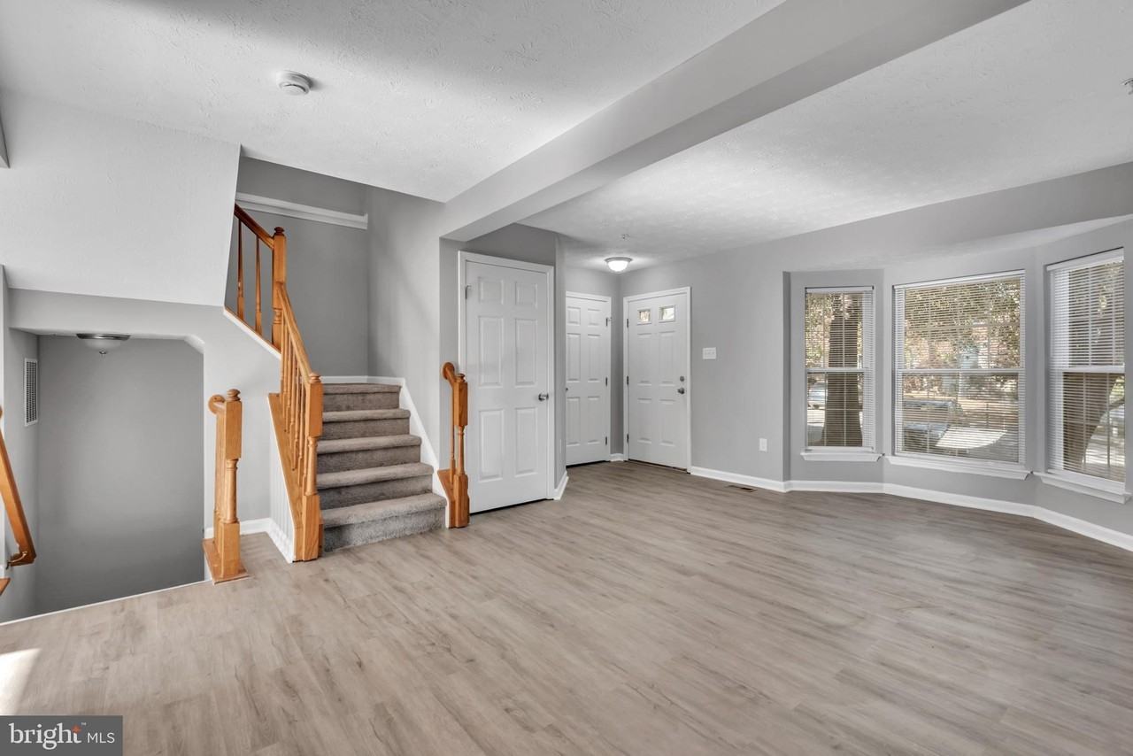 7 Bluestem Ct - Photo 7 of 40