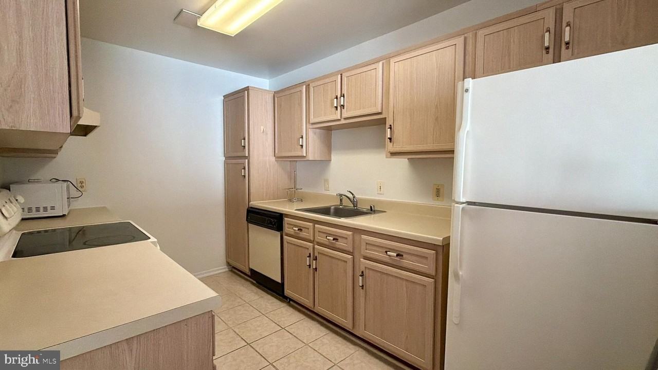 3103 Beckenham Ct Unit 252-D #252D - Photo 5 of 13