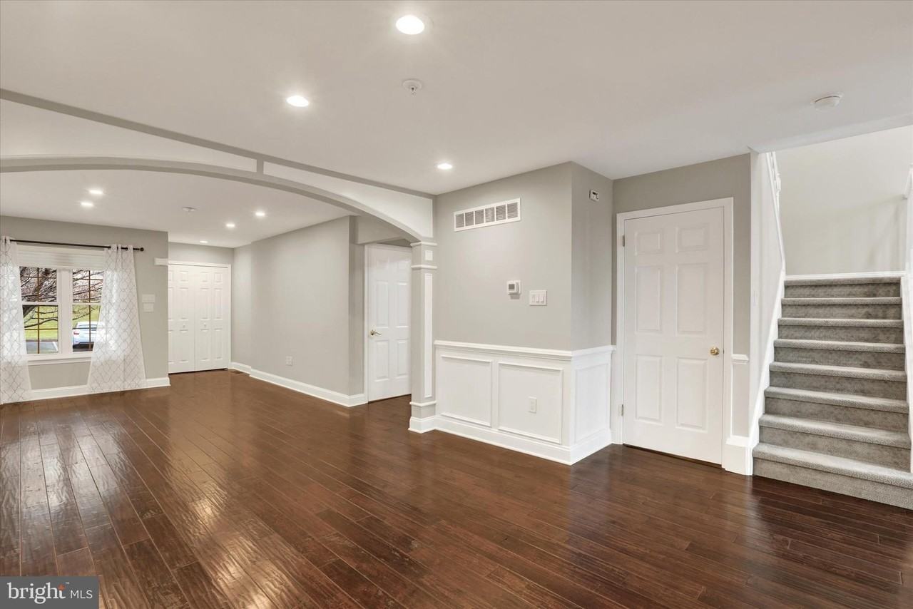 102 Julian Drive East #E - Photo 4 of 28