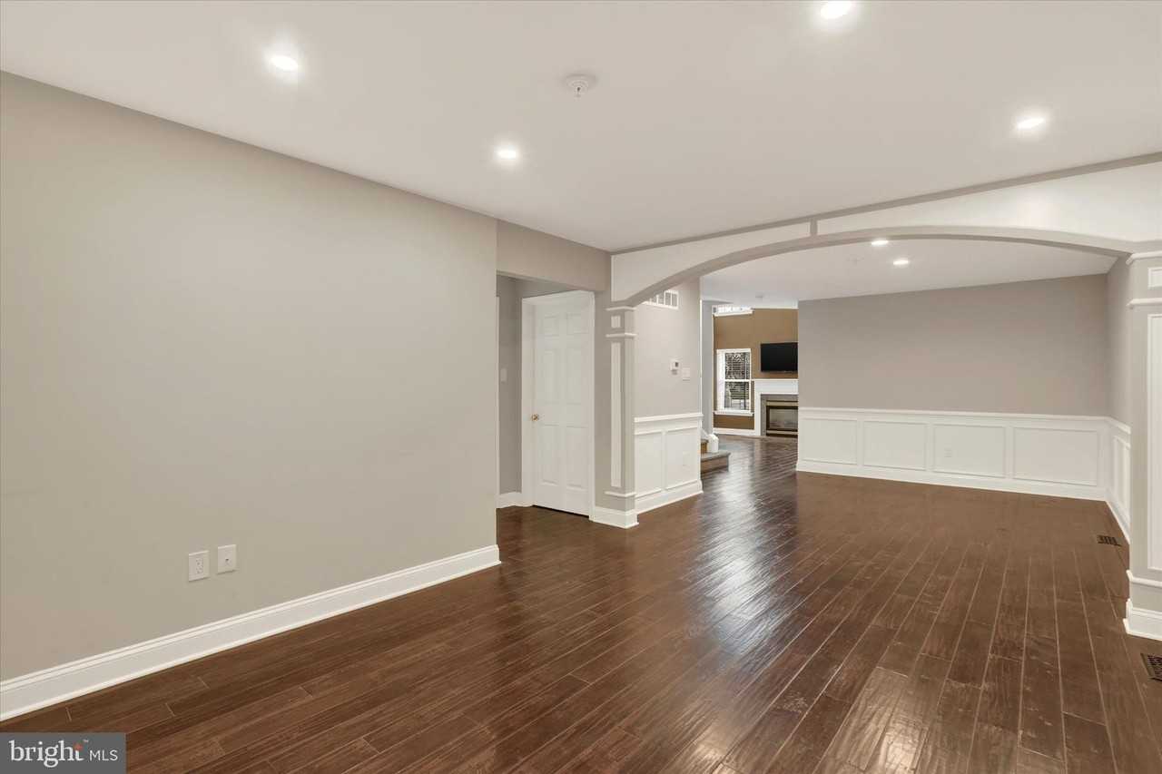 102 Julian Drive East #E - Photo 5 of 28