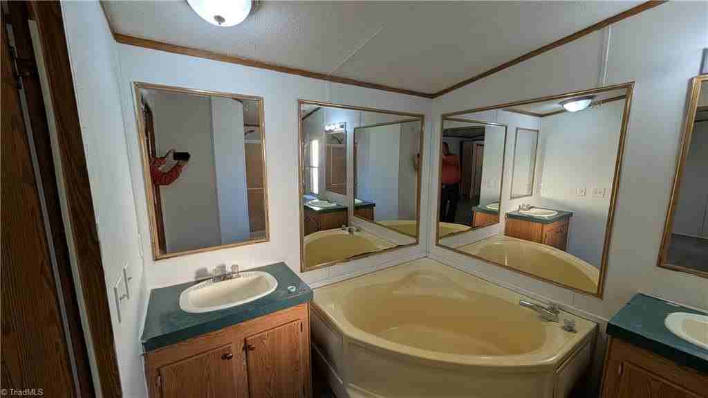 5260 Brookgreen Rd - Photo 5 of 15