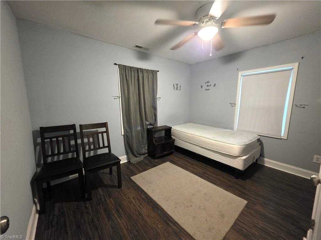 902 N South St - Photo 7 of 9