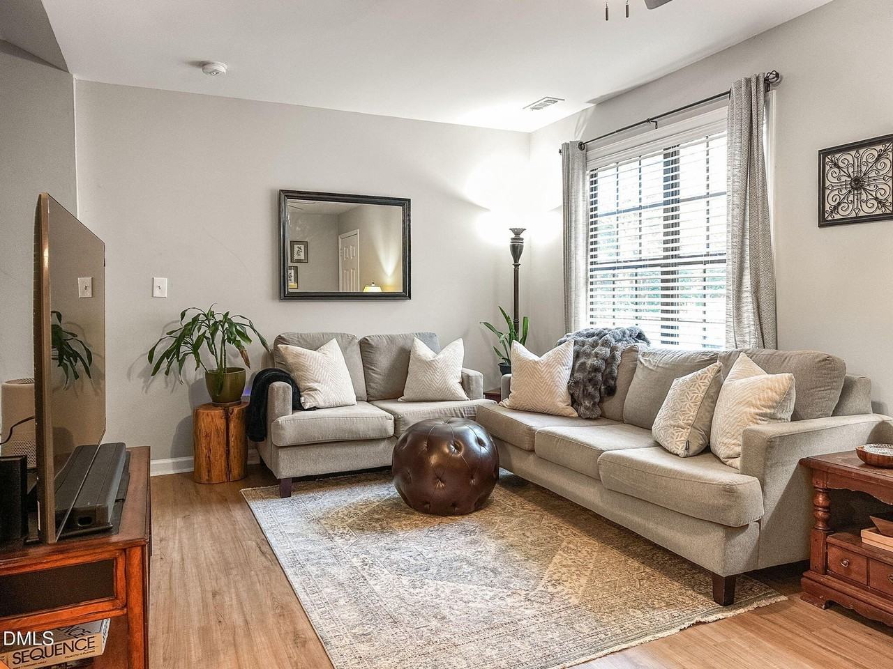 1019 Parkthrough St - Photo 5 of 23