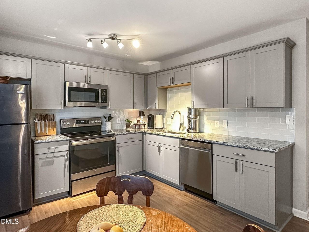 1019 Parkthrough St - Photo 7 of 23