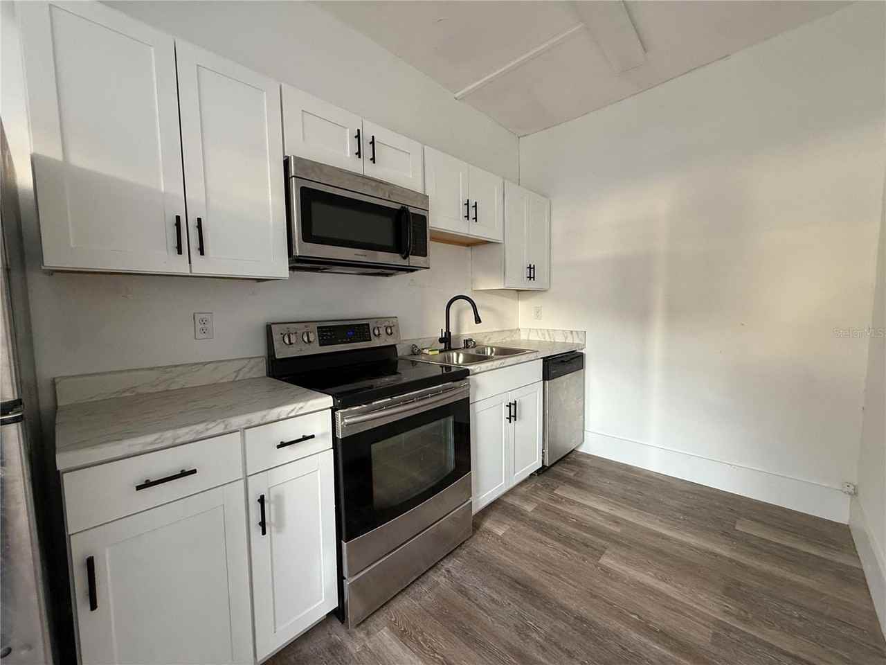 730 W Central Ave - Photo 3 of 16