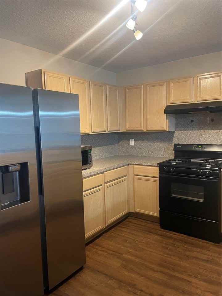 16933 Wren Hill St - Photo 2 of 8