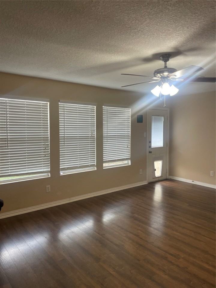 16933 Wren Hill St - Photo 3 of 8