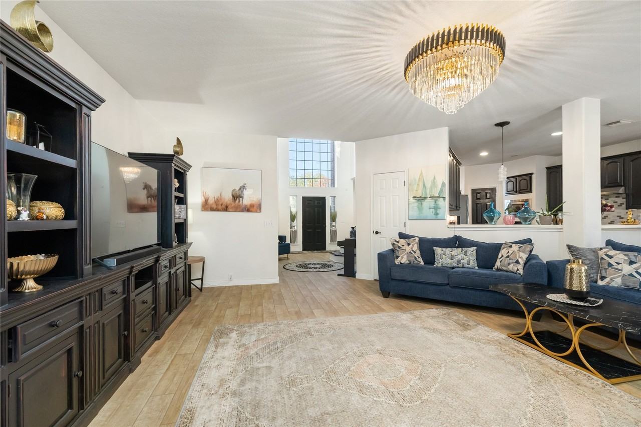 11939 Painted Canyon Dr - Photo 5 of 23