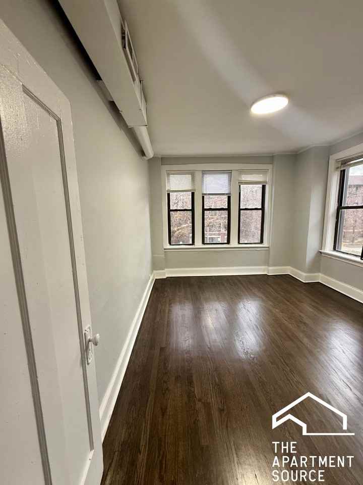 1030 E Hyde Park Blvd #2 - Photo 4 of 26