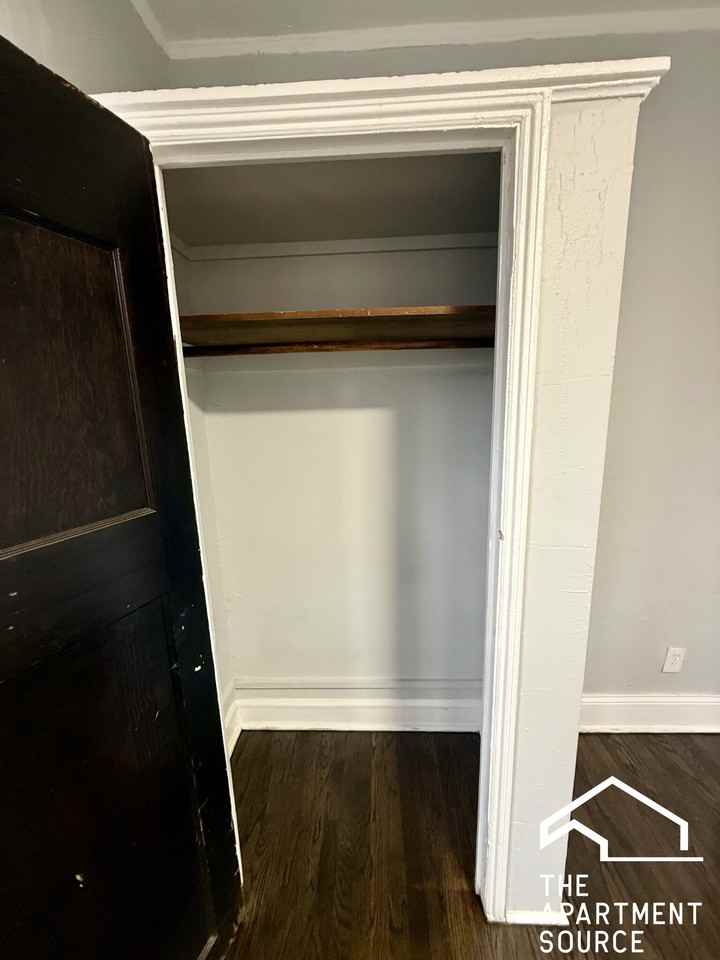 1030 E Hyde Park Blvd #2 - Photo 5 of 26