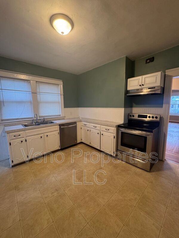 305 Altamont Ave - Photo 2 of 14