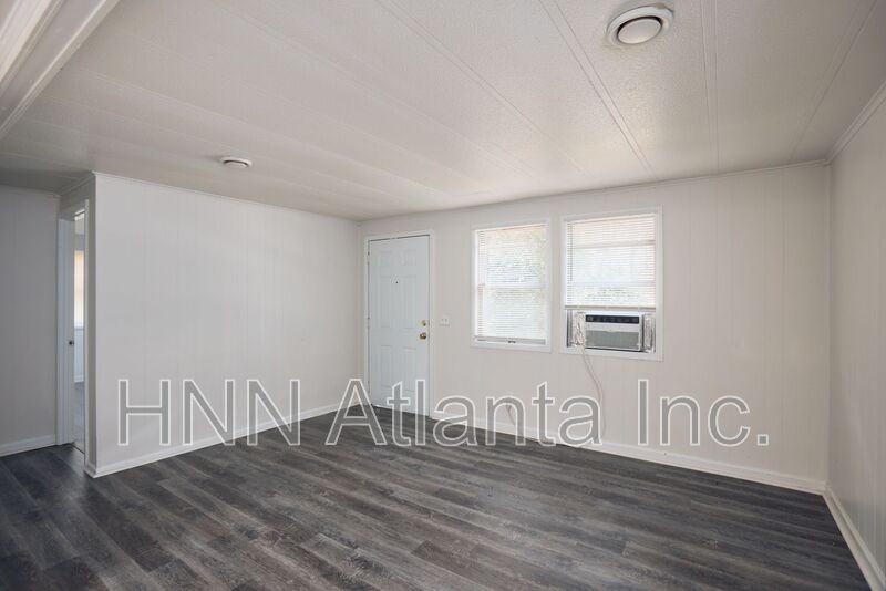 2555 Lloyd Rd - Photo 5 of 8